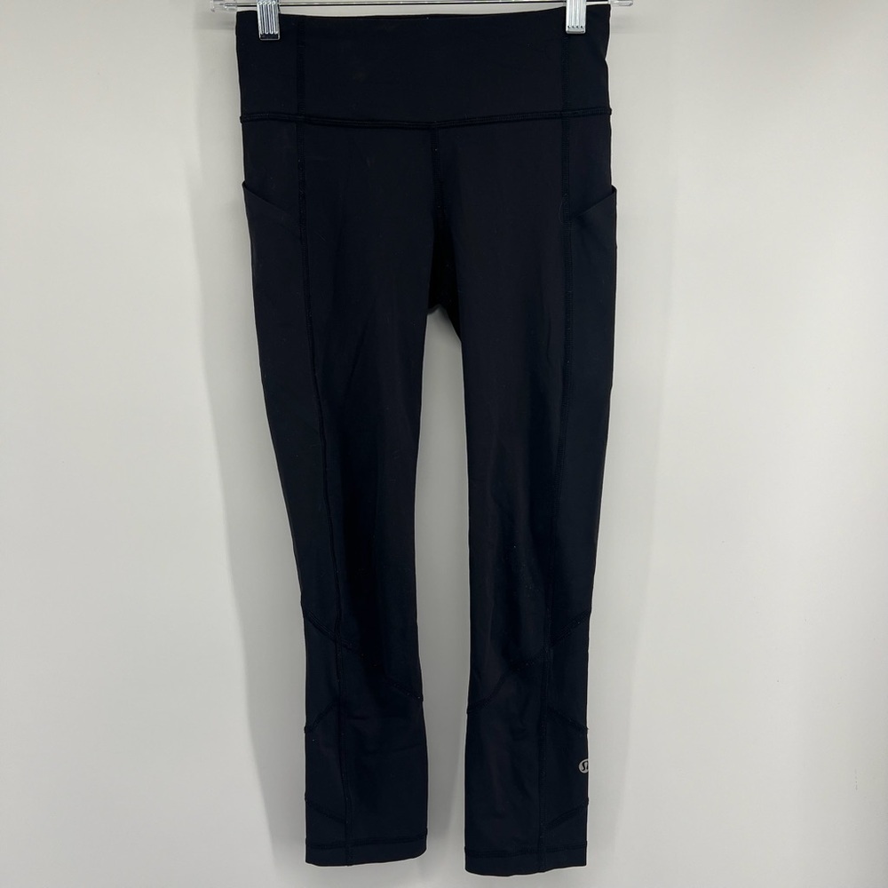 Lululemon Sz 2 Pace Rival Crop Capri Pants  Solid Black Ventilated Side Pockets
